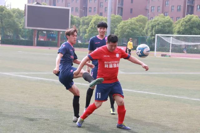 恩比德30+12率76人斩获4连胜 篮网逆转胜活塞