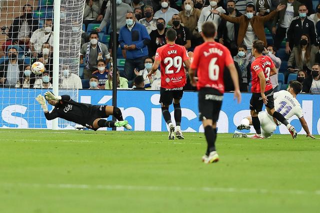 约基奇37+9+8掘金力克活塞 76人险胜爵士3连胜